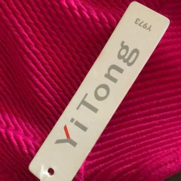 SOLD 🌺🌺🌺 FUNNEL NECK SHORT SLEEVES STRETCHY TOP - Picture 7 of 8